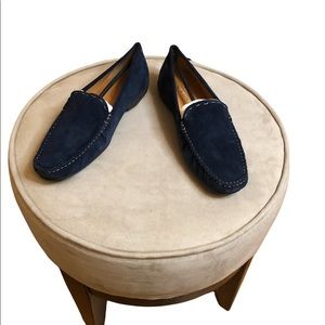 Gorgeous Talbots New with tags SZ 10W slate blue suede stitch detail